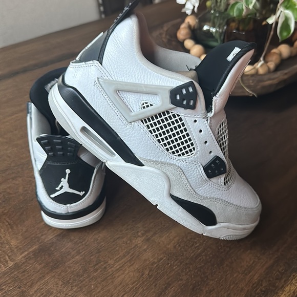 Air Jordan 4 Retro (GS) - Picture 3 of 15
